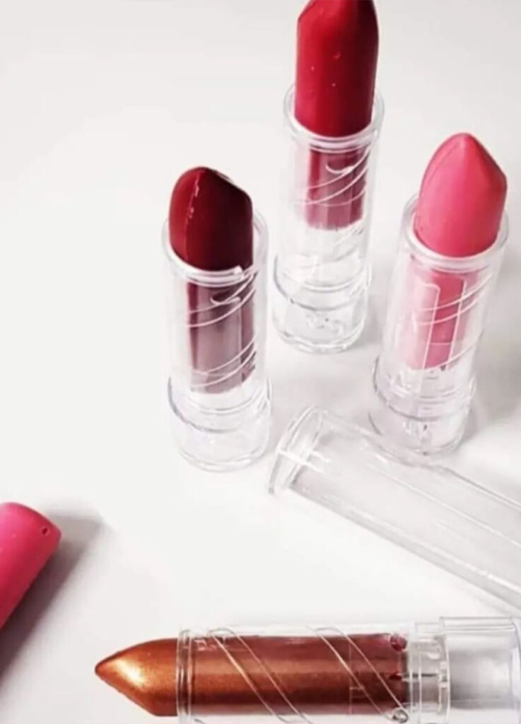 Lipstick : Deze lipstick is van melkchocolade en is op ware grootte.